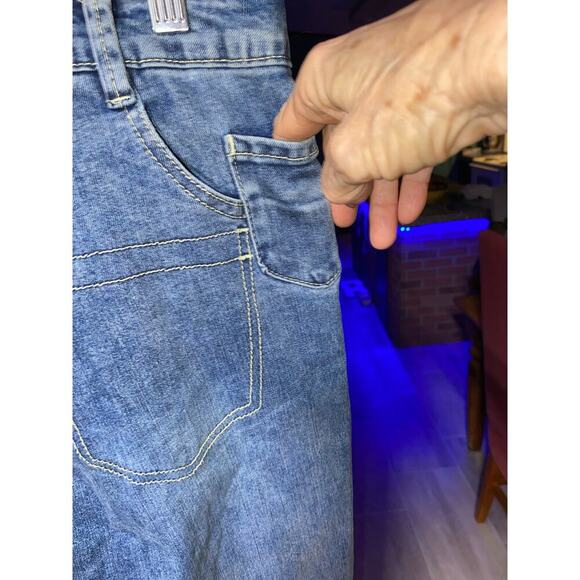 NWT GOZO women’s jeans.  Irregular pockets.  Fun jeans. Size 36 - Picture 8 of 9